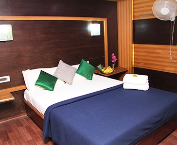 two bedroom premium houseboat