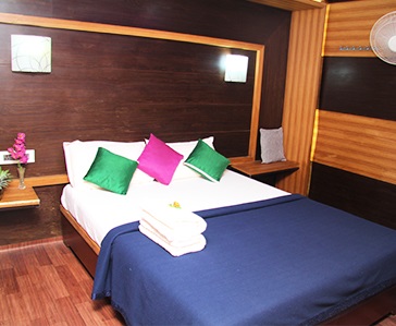 two bedroom premium houseboat